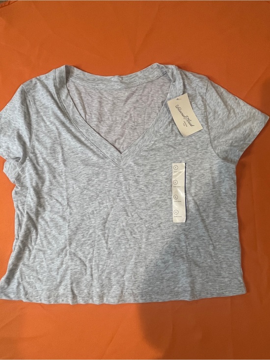 Universal Thread Tops - Universal Thread Heather Gray V-Neck Short Sleeve Tee